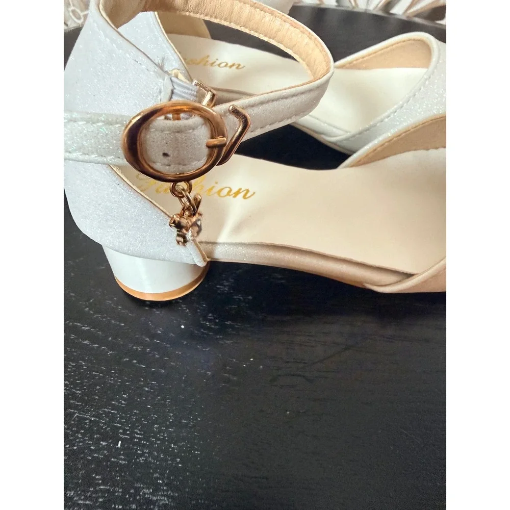 Fashion white bear